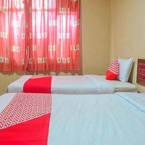 OYO 1240 Hotel Pantai Jaya